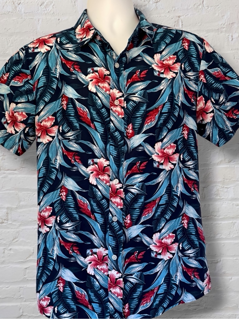 Julian & Mark Hawaiian Shirt Mens M Tropical Floral Navy Resort Aloha